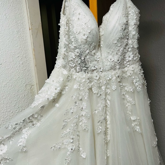 White Bridal Gown from Dubai wedding - Picture 7 of 10